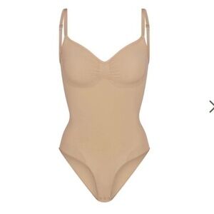 SKIMS BODYSUITS SEAMLESS SCULPT BRIEF BODYSUIT BEIGE CLAY SMALL
